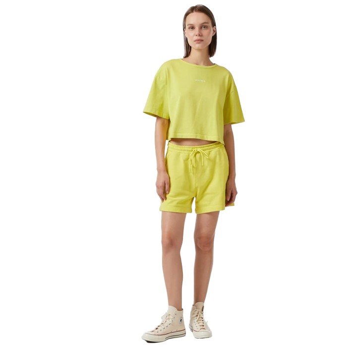 футболка essentals w crop tshirt по цене 1995 руб вид справа
