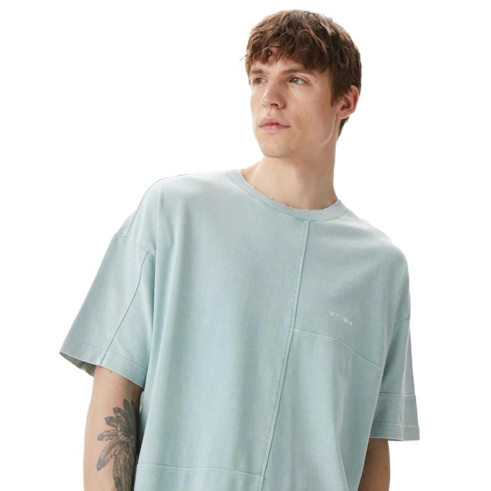 футболка essentials m t-shirt по цене 1995 руб вид справа
