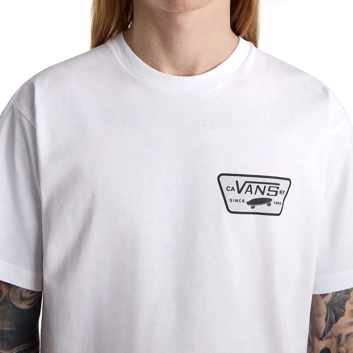 футболка full patch back ss tee по цене 2495 руб вид справа