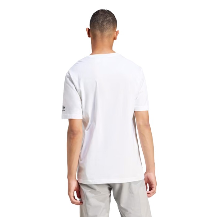 футболка graphic tee от бренда adidas вид слева
