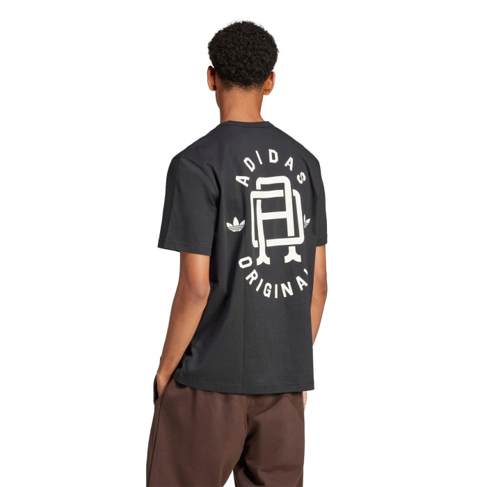 футболка q12 varsity tee от бренда adidas вид слева