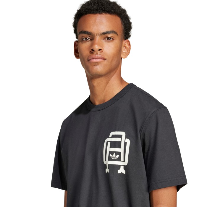 футболка q12 varsity tee по цене 2699 руб вид справа
