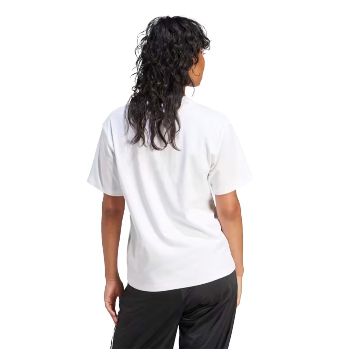 футболка regular t-shirt от бренда adidas вид слева