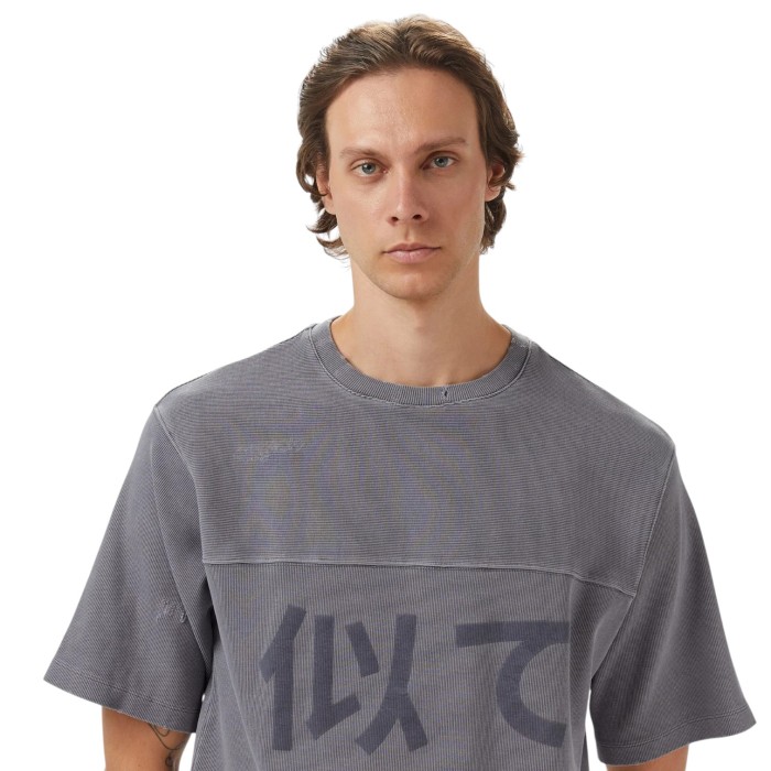 футболка t-shirt по цене 3199 руб вид справа
