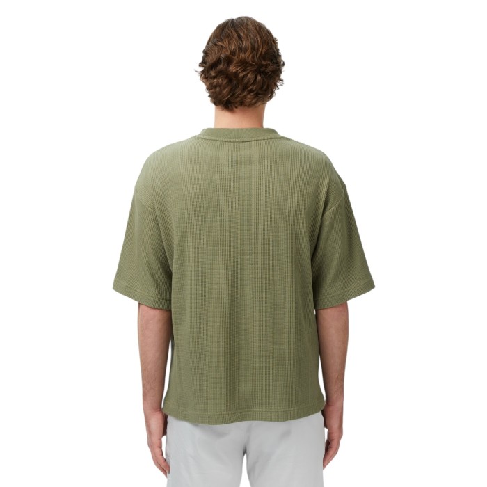 футболка t-shirt от бренда lacoste вид слева