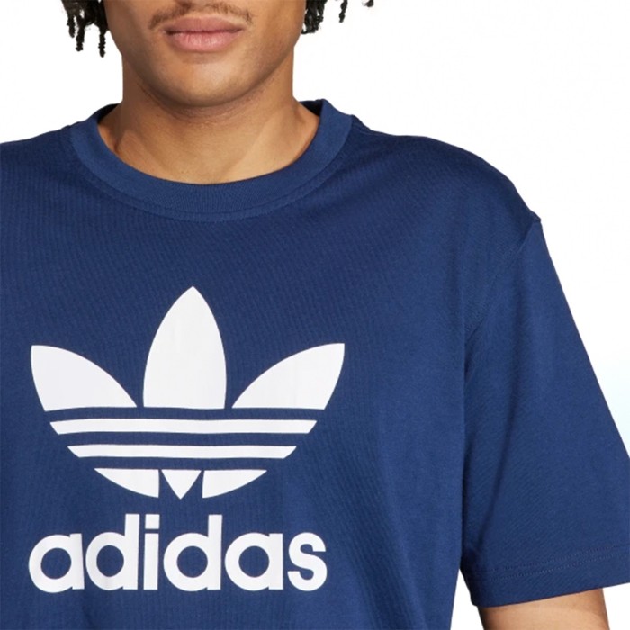 футболка trefoil t-shirt по цене 4199 руб вид справа