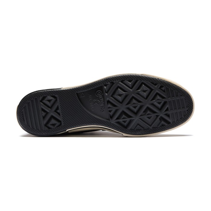 Товар черного цвета с внутренней стороны
