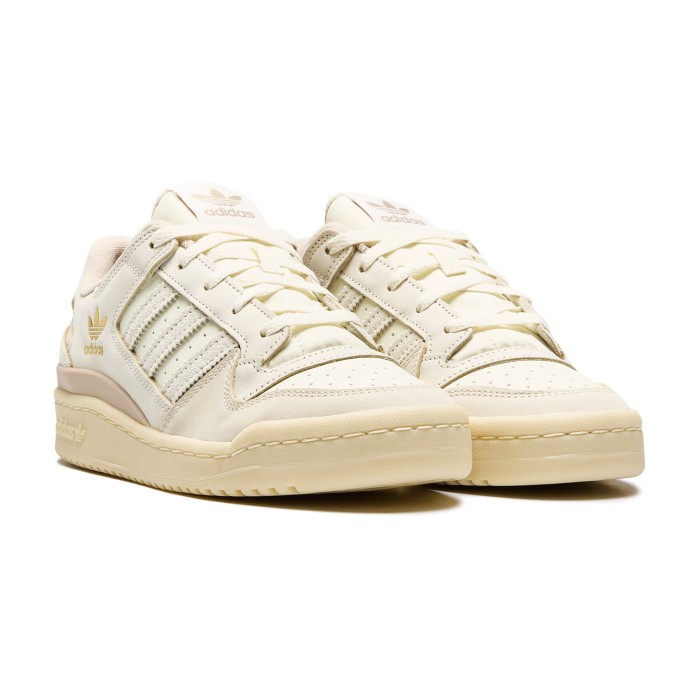 кеды forum low cl от бренда adidas вид слева