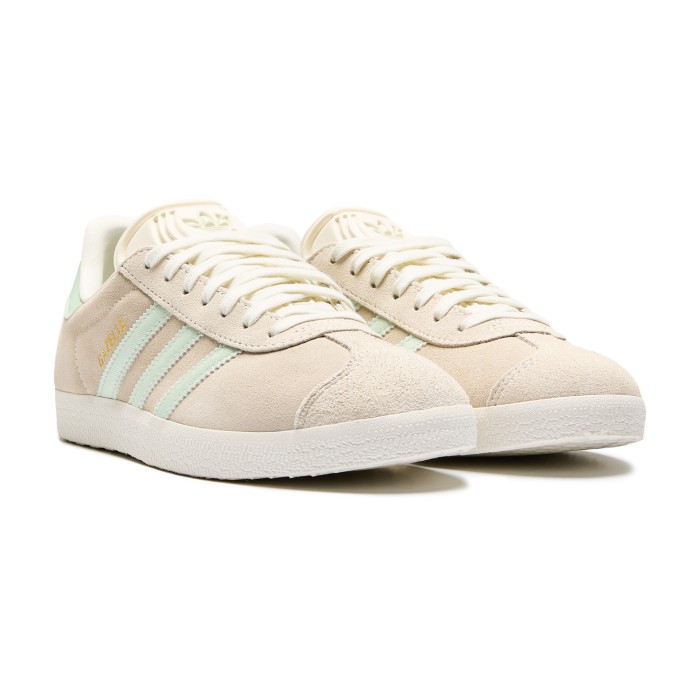 кеды gazelle от бренда adidas вид слева