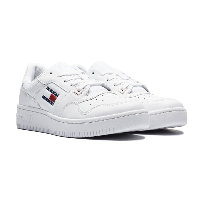 кеды sneakers от бренда tommy jeans вид слева