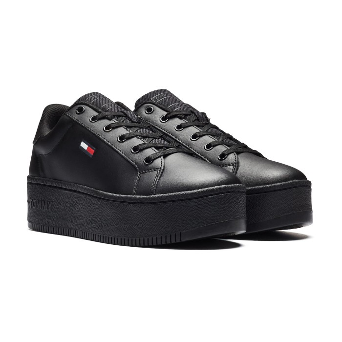 кеды sneakers от бренда tommy jeans вид слева