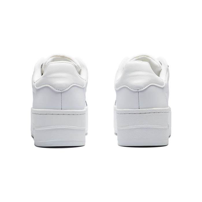 кеды sneakers по цене 8990 руб вид справа