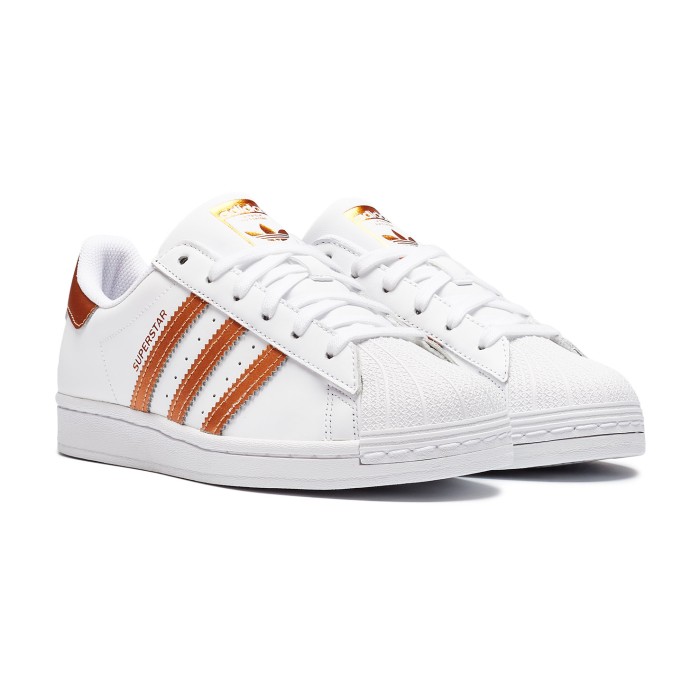 кеды superstar от бренда adidas вид слева