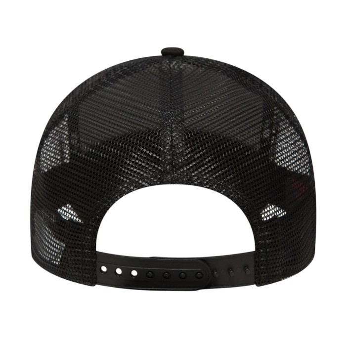 кепка clean trucker от бренда new era вид слева