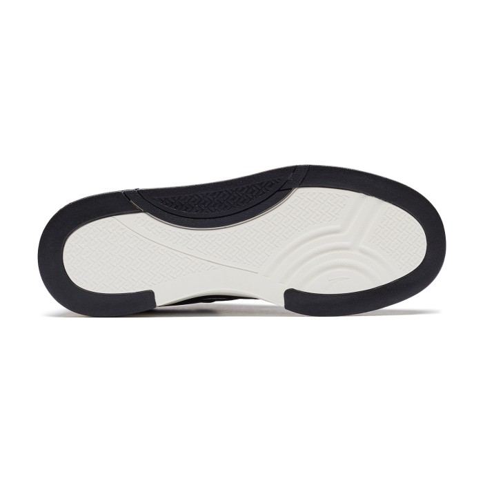 Товар разноцветного цвета с внутренней стороны