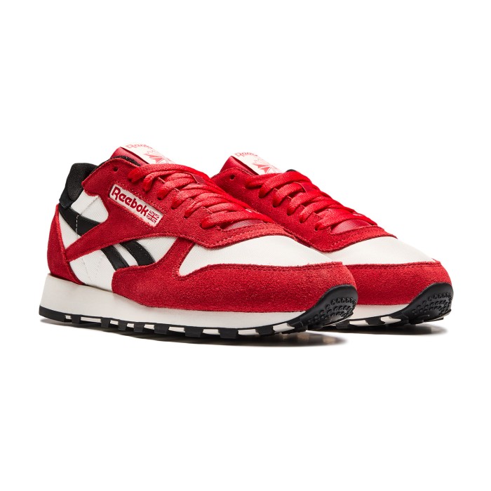 кроссовки classic leather от бренда reebok вид слева