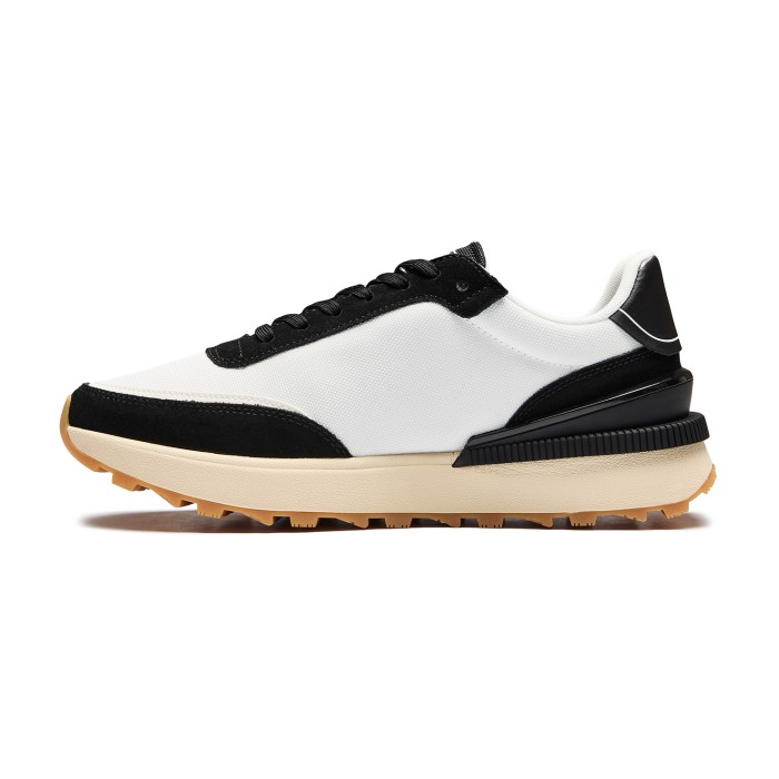 кроссовки essential serrated outsole running trainers из америки вид сбоку