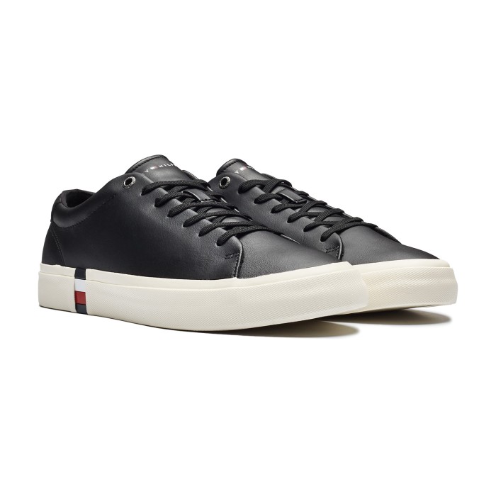 кроссовки flag accent leather sneaker от бренда tommy hilfiger вид слева