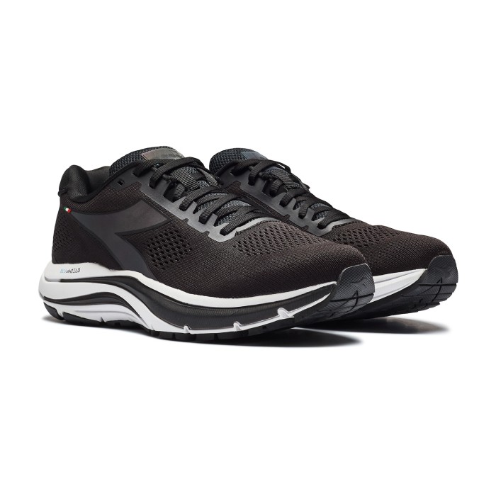 кроссовки mythos blushield от бренда diadora вид слева