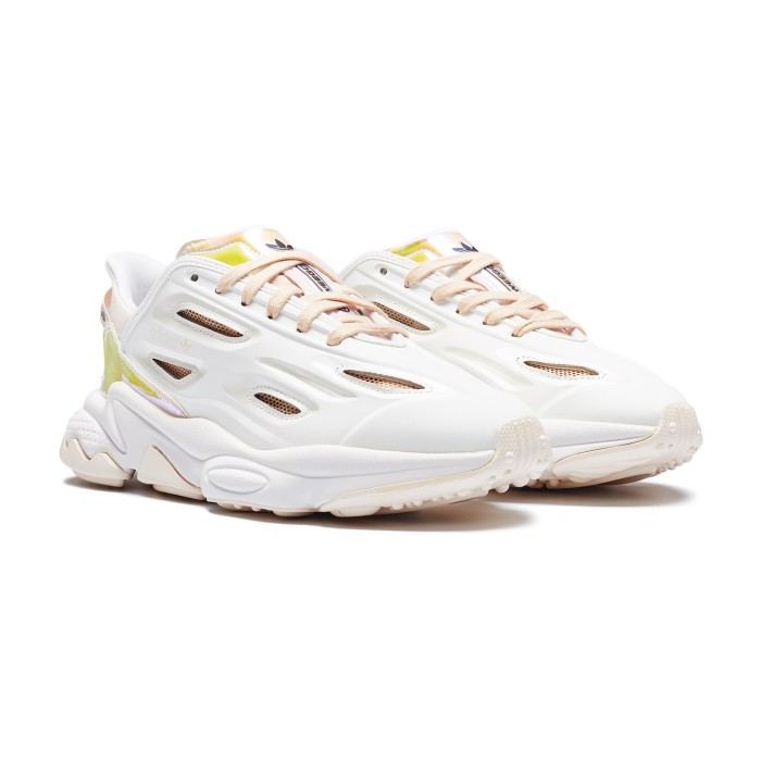 кроссовки ozweego celox от бренда adidas вид слева