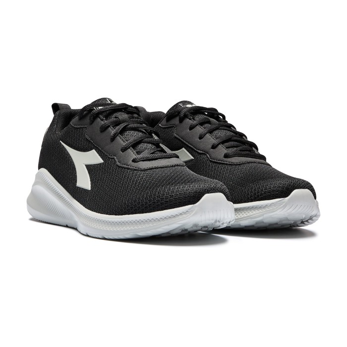 кроссовки robin 5 от бренда diadora вид слева