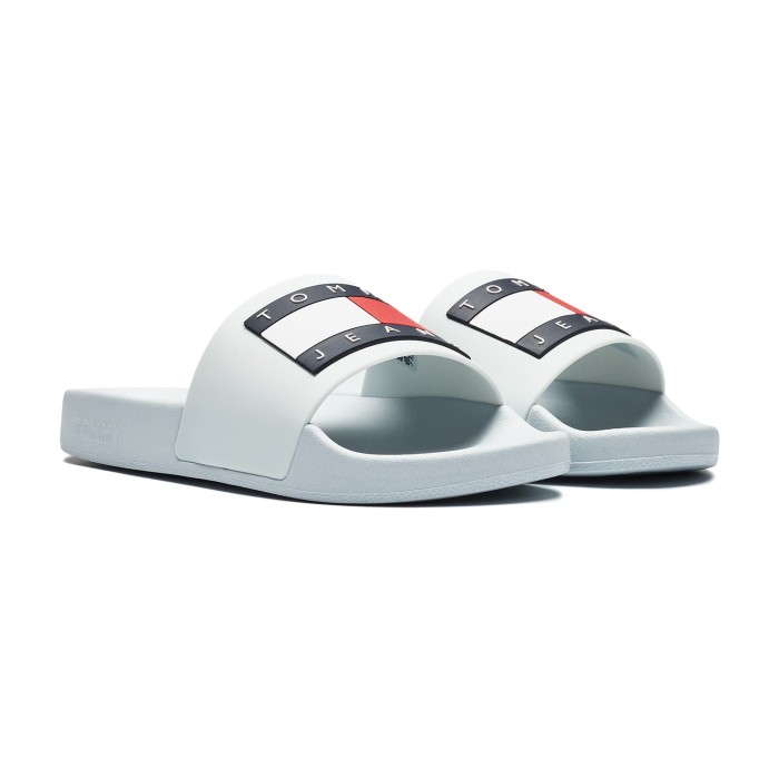 кроссовки slides от бренда tommy jeans вид слева