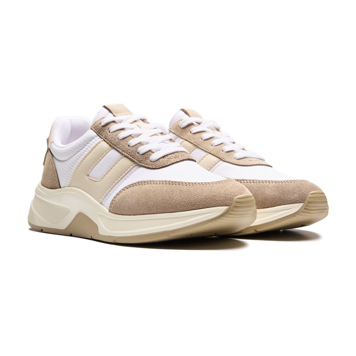 кроссовки sneakers от известного бренда вид слева