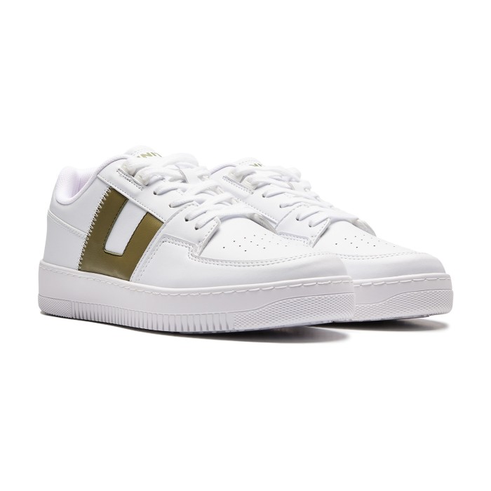 кроссовки sneakers от известного бренда вид слева