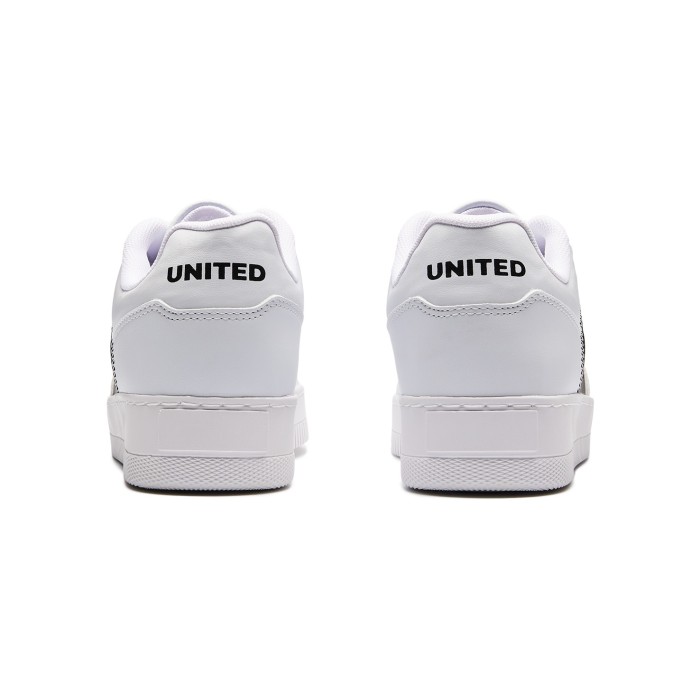 кроссовки sneakers по цене 3990 руб вид справа