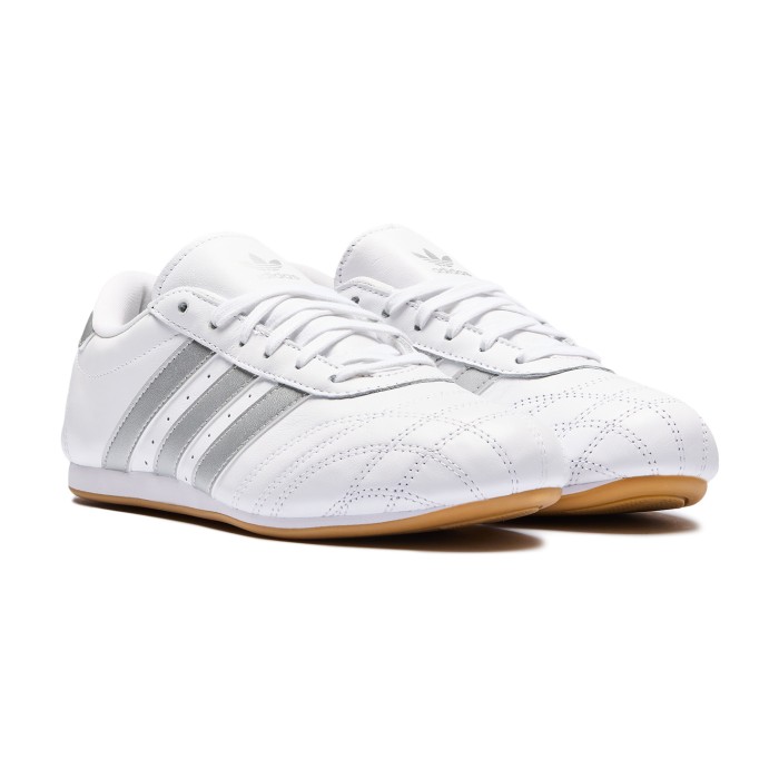 кроссовки taekwondo от бренда adidas вид слева