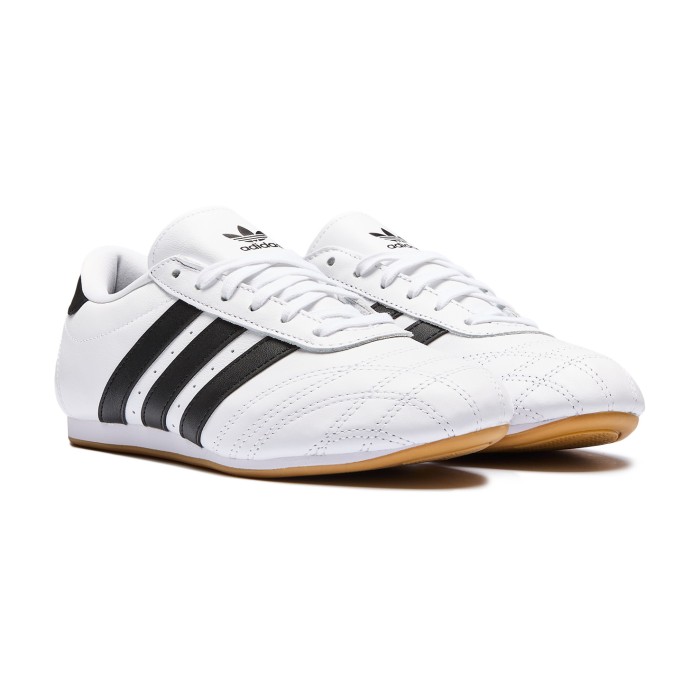 кроссовки taekwondo от бренда adidas вид слева