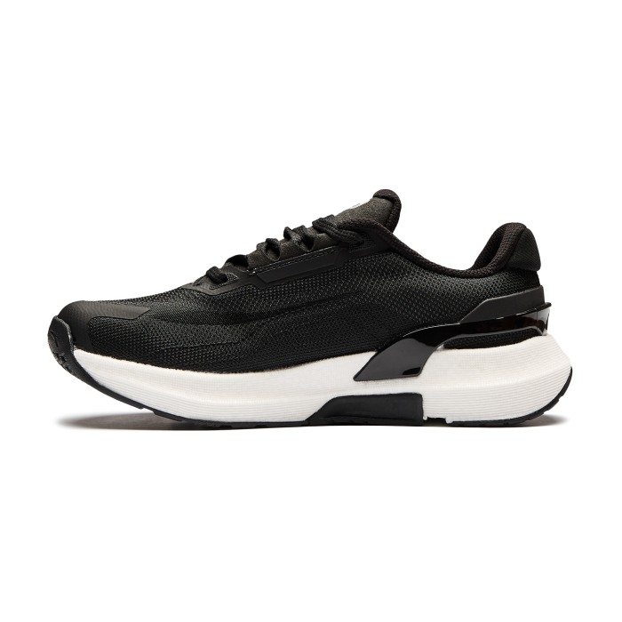 кроссовки trainer - качественный продукт вид сбоку