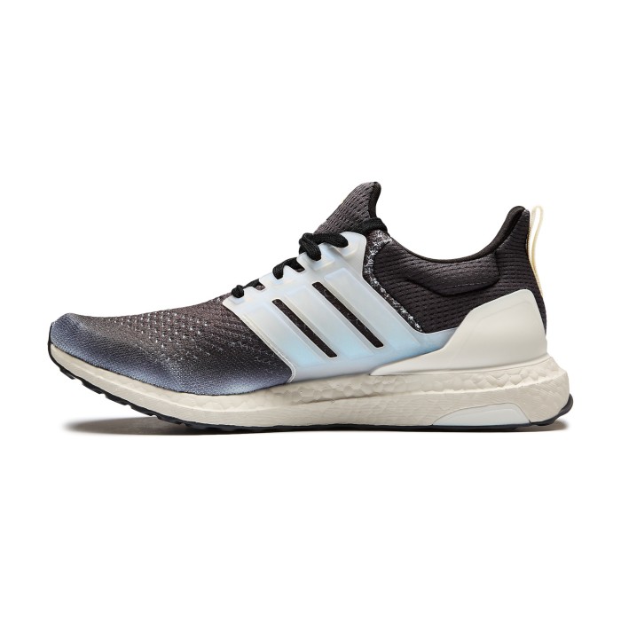 кроссовки ultraboost 1.0 из америки вид сбоку