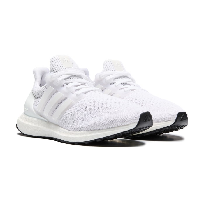 кроссовки ultraboost 1.0 от бренда adidas вид слева