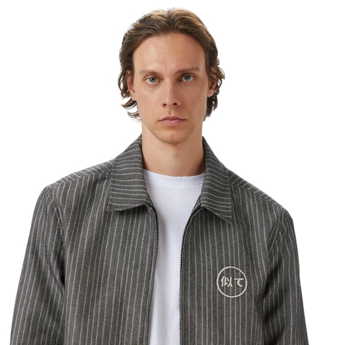 куртка outerwear по цене 8833 руб вид справа
