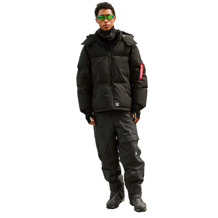 куртка puffer parka по цене 27990 руб вид справа