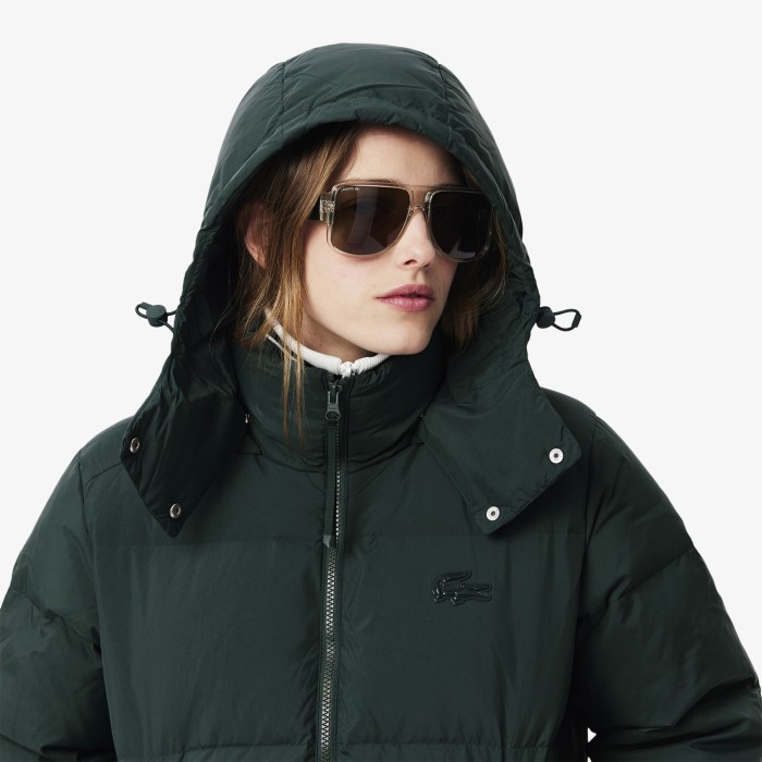 куртка short puffer от бренда lacoste вид слева