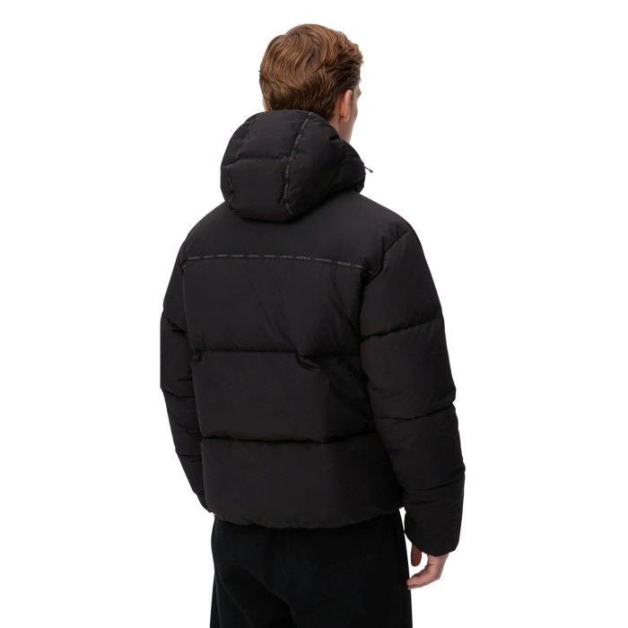 куртка short puffer от бренда lacoste вид слева