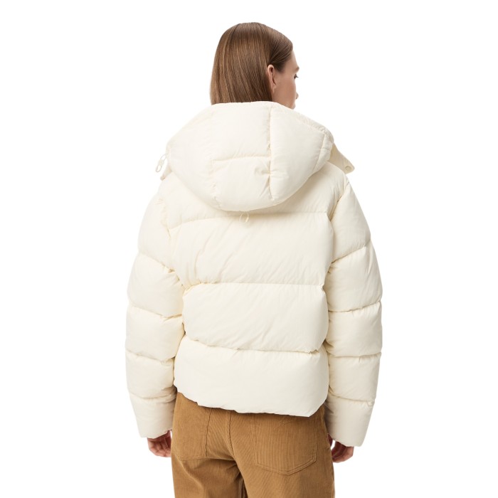 куртка short puffer от бренда lacoste вид слева