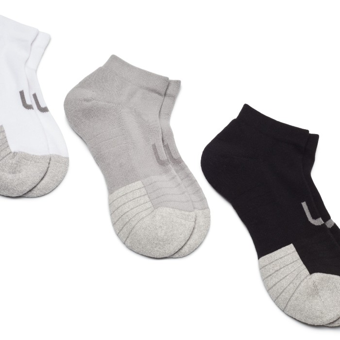 носки socks от известного бренда вид слева