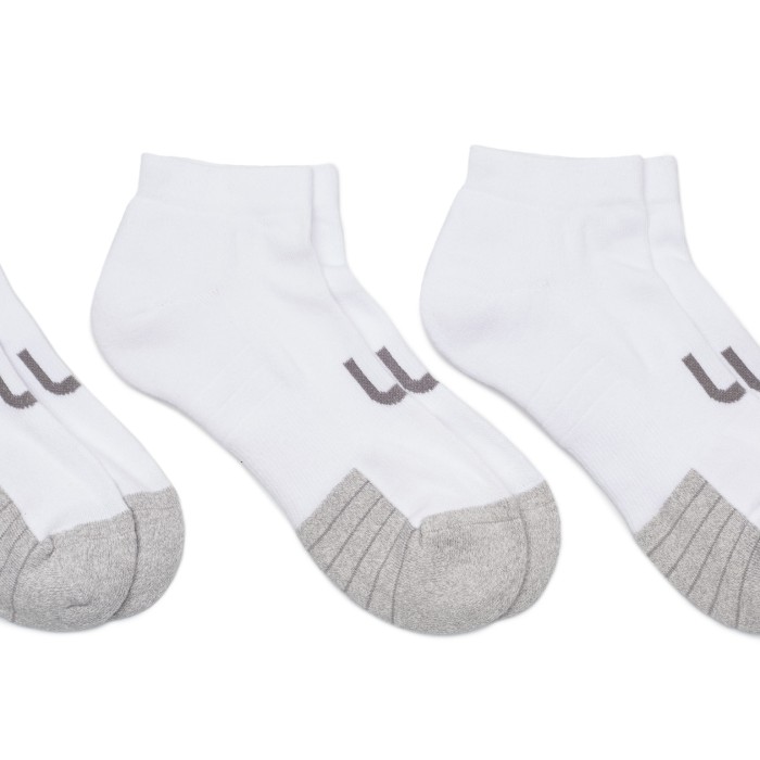 носки socks от известного бренда вид слева