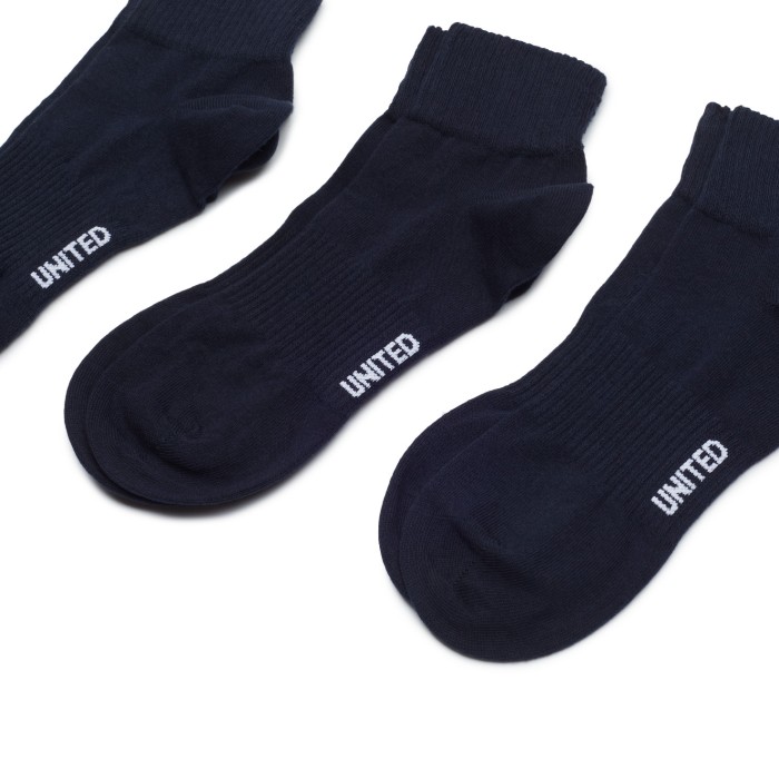 носки socks от известного бренда вид слева