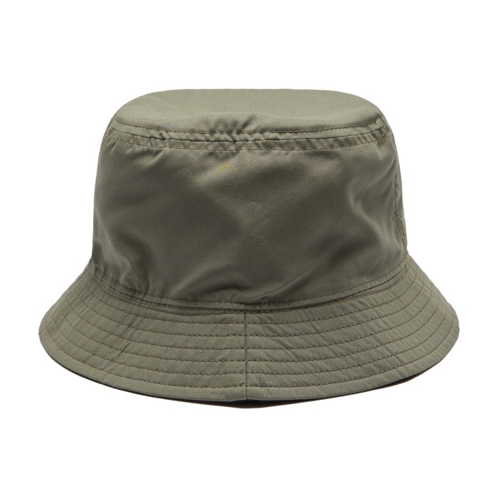 панама logo reversible bucket hat от бренда converse вид слева