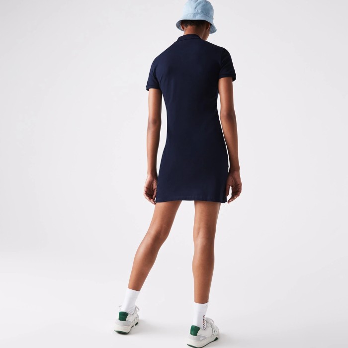 платье женское платье-поло lacoste приталенного кроя на сезон этого года фотография