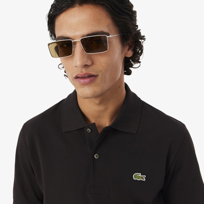 поло polo от бренда lacoste вид слева