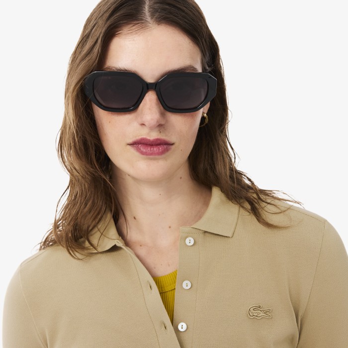 поло polo от бренда lacoste вид слева