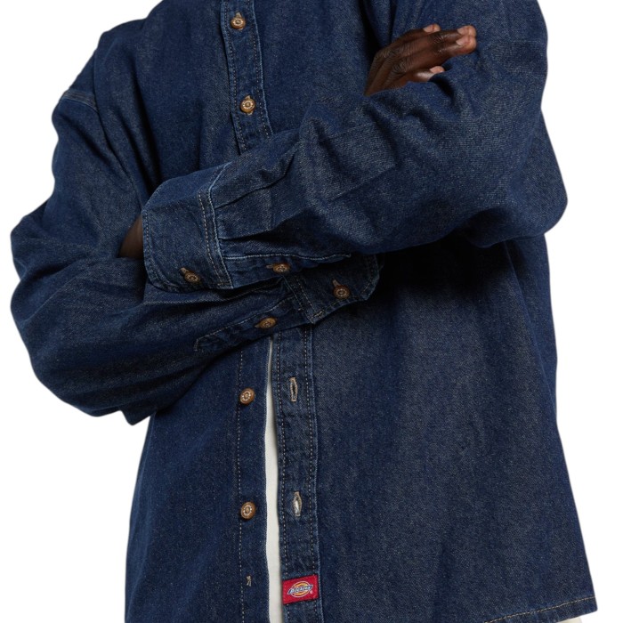 рубашка lightweight denim shirt ls по цене 8490 руб вид справа