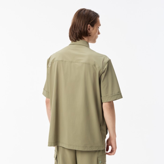 рубашка мужская рубашка lacoste с коротким рукавом и тремя карманами от бренда lacoste вид слева