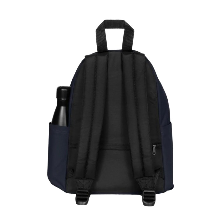 рюкзак day pak'r s от бренда eastpak вид слева