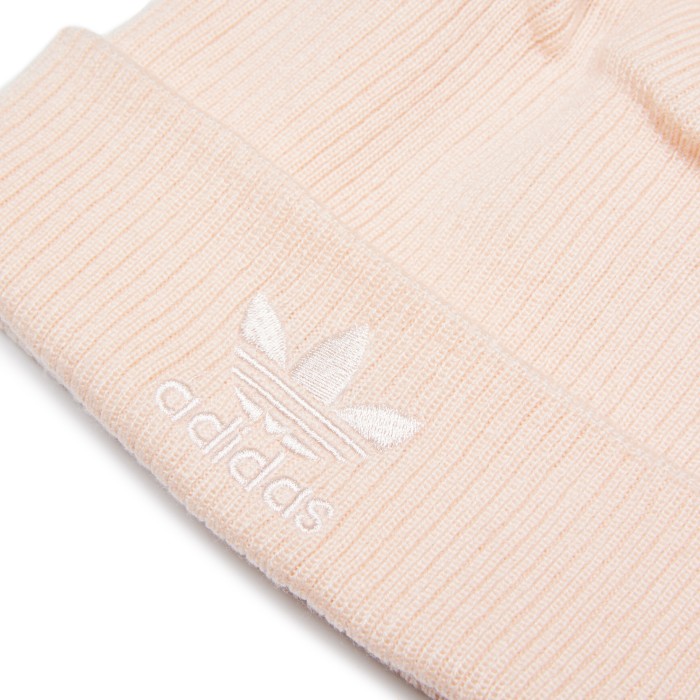 шапка beani от бренда adidas вид слева